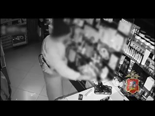 Женщина с фонариком обокрала интим-магазин в Подмосковье