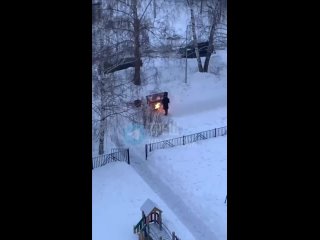 😁 Мужчина никак не смог смириться с бесконечной зимой и решил пожарить шашлыки прямо во дворе дома по адресу Карбышева 20а

А вы