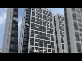 Мужчина в Екатеринбурге перелез через балкон на 11-м этаже и спас запертую пенсионерку и ребёнка