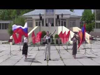 В Гюмри командование 102-ой российской военной базы совместно с городскими властями организовали концерт к Дню труда