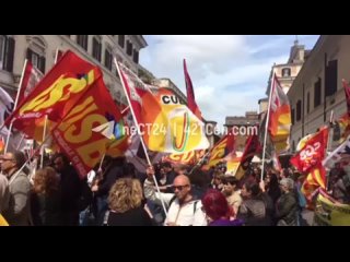 ️🇮🇹V Římě u příležitosti národního dnes stávky probíhá demonstrace pracovníků sociálních družstev