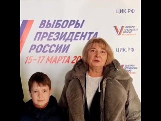 Председатель Общественной Палаты Александр Сморгон и его супруга председатель ТИК Дивногорска Светлана Борисовна