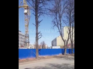 В переулке Суворовском на стройке у крана сломалась и рухнула стрела