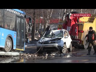 В Москве автобус-гармошка выехал на встречку и протаранил несколько автомобилей. Пострадали двое пассажиров, их госпитализировал