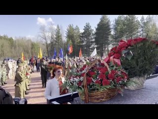 Автопробег завершился в Кировске возложением венков и цветов к мемориалу Рубежный камень