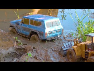 Off Road 4x4 RC Crawlers Mud Riding   Tractor Bulldozer vs Land Rover Scale 18 Car Adventure