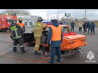 Сегодня в Красноярске в межрегиональном этапе соревнований на звание лучшей команды по проведению аварийно-спасательных работ пр