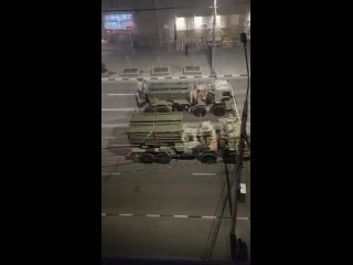 Военная техника едет по проспекту Ленина в Туле