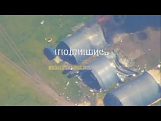 Ракетный удар по ангарам с БПЛА на аэродроме Каменка в Днепропетровске