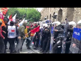 Escenas de represin de manifestaciones en TrkiyeDespus de su renuncia... la ex portavoz rabe del Departamento de Estado de