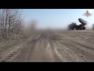 Разведывательные подразделения с помощью беспилотников выявили скрытый опорный пункт ВСУ в лесополосе к северу от Работино.