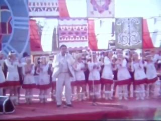 В июне 1989 года в Якутске прошел молодежный фестиваль народов Севера. На стадионе Спартак перед многочисленными зрителями выс