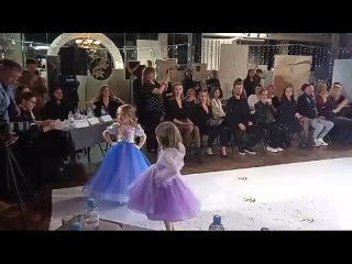 Видео от Салон-Ателье Елена Прокат и пошив платьев