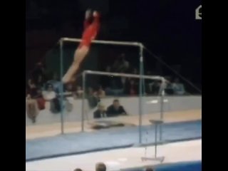 Советская гимнастка Людмила Турищева на Кубке мира Уэмбли, 1975 год.
