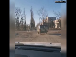 В Кременной машину волонтеров попытался атаковать украинский FVP-дрон  от трагедии ребят спас детек
