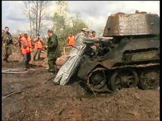 Подъем танка Т-34 -76 “Смелый“, затонувшего в болоте в декабре 1942 года в Минской области Беларуси