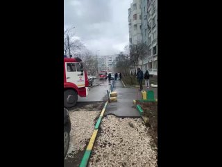 На улице Пензенская горит квартираПо словам читателя, один мужчина погиб, другого реанимируют.
