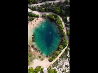 Хорватия 🇭🇷
⠀
Карстовое озеро Глаз земли - его глуби?