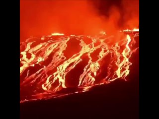 🇷🇺На Галапагосах произошло извержение вулкана — лава вытекает к морским водам

@News_HoBocTu 🕙🕥🕚🕦.