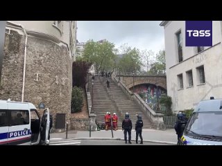 The situation at the Iranian consulate in Paris. Earlier, an unidentified man broke in and threatened to detonate a bomb, aft