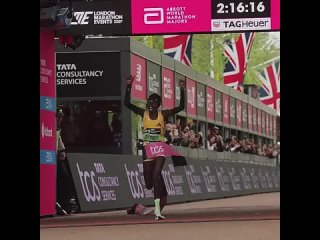 ‍ ️ Atleta keniana rompe el récord mundial de maratón femenino