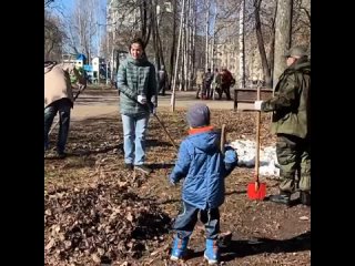 Накануне в парке им. Гагарина в Кирове прошел общегородской субботник