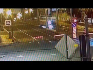 Бойца Ибрагима Никархо Исламова, устроившего ДТП на разведённом Троицком мосту в Питере - задержали в Москве