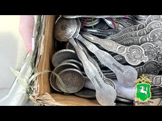 Аферист, продававший под видом старинных монет и ложек их копии, задержан полицией на рынке в Томске