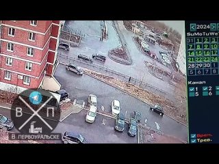 В Первоуральске упал столб на пешеходном переходе