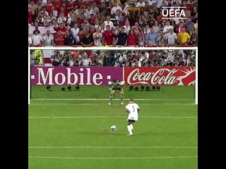 ЕВРО-2004  Эшли Коул против Криштиану Роналду (720p).mp4
