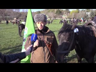 Депутат Народного Собрания КЧР Хасан Хубиев принимает участие в конном переходе, посвященном Дню возрождения карачаевского народ