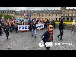 Ayer, en París se llevó a cabo una manifestación por la paz, contra la asignación de fondos al régimen ucraniano y por la salida