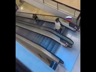 ‼️De enige persoon die zich verzette tegen de terrorist die het bloedbad in het winkelcentrum van Sydney uitvoerde, was een Rus