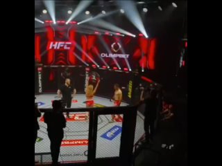 Али Хейбати даёт сруля Ринг-герл на турнире Hardcore FC