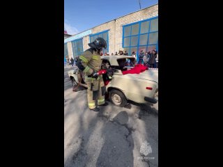 Смотрим выступление второй команды - 8 пожарно- спасательной части 2 ПСО