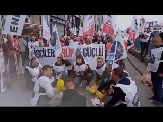 Protesters clashed with security forces in Istanbul over a ban on May Day celebrations in Taksim Square, the local Hurriyet new