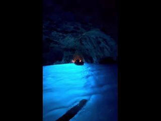 Удивительная морская пещера в Италии
