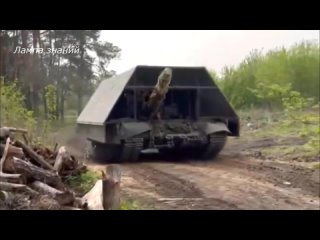 Evacuation of the Tsar Tank T-72 from the battlefield in Ukraine (1)