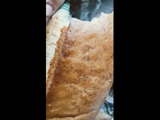 Небритый хлеб попался туристам в Сочи 

Это городская булочка местного хлебокомбината, произведена 19 апреля.