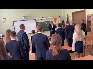 На уроке мужества с ребятами из Кудровского центра образования  говорили о подвиге как преодолении себя, поступках во имя людей