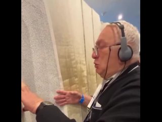 Мужчина нашел в Освенциме имена членов своей семьи, погибших в Холокосте