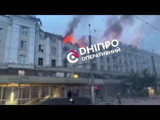 #СВО_Медиа #Военный_Осведомитель
Еще кадры разрушений после прилета по зданию на привокзальной площади Днепропетровска.