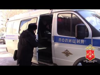 Березовские полицейские по горячим следам задержали грабителя, напавшего на пожилую женщину