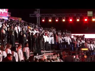 На праздничном концерте в честь Дня Победы исполнили гимн Российской Федерации