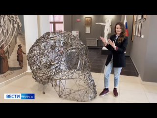 🇷🇺В Курском государственном медуниверситете появился памятник хирургу в форме большого черепа, искусно сделанного из хирургическ