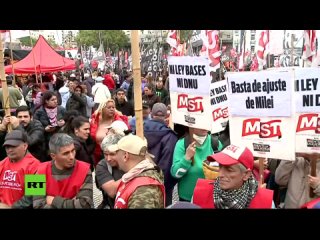 Manifestation contre le projet de réformes libérales de Milei devant le Congrès argentin à Buenos Aires