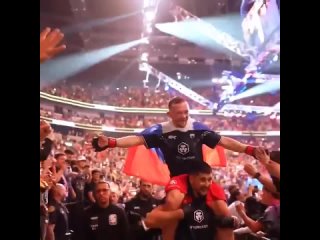 Петр Ян празднует победу на UFC 299 [ND]
