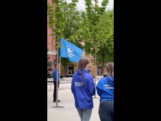 Связь поколений и символ Великого подвига: в Воронеже волонтеры начали раздавать георгиевские ленточки