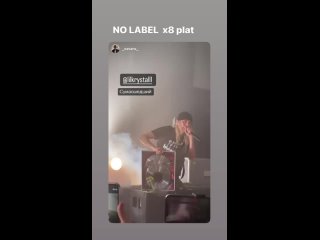 LIL KRYSTALLL разбил платиновый диск во время концерта