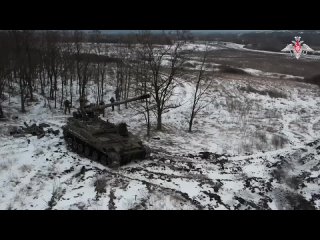️Расчет самоходной пушки 2С5 «Гиацинт-С» уничтожил замаскированный блиндаж и живую силу противника на Купянском направлении